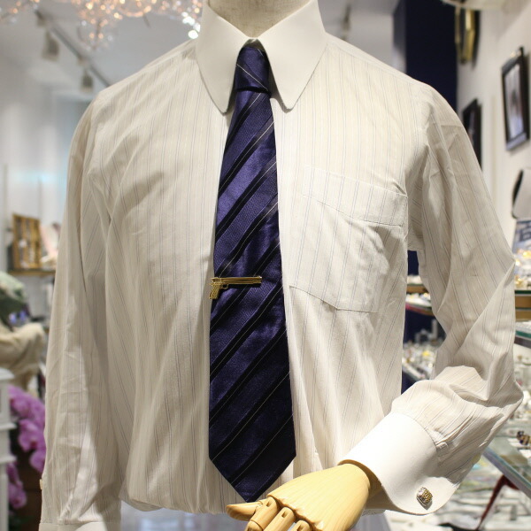 スタイル別 ネクタイピンの正しい位置はどこ？使い方をマスターしよう - KASHINAVI カシナビ