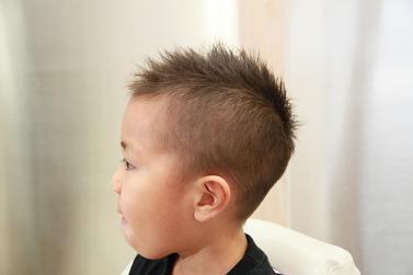 フェードフェードカットソフトモヒカンモヒカン短髪３歳男の子髪型子どもの髪型チョッキンズ