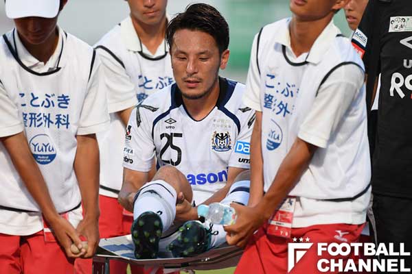 藤本淳吾引退会見で花束贈呈したのはプロ２年目に誕生の長男 いつか監督と選手で同じピッチに - サッカー : 日刊スポーツ