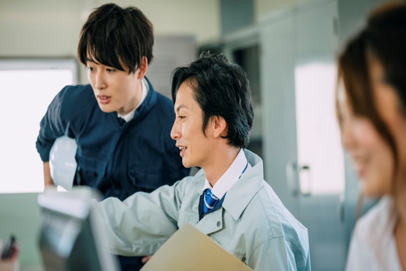 職場の「仲良しごっこ」にうんざり。おしゃべりばかりで迷惑！なれ合いになっている職場の人間関係対処法人材派遣会社は スタッフサービス