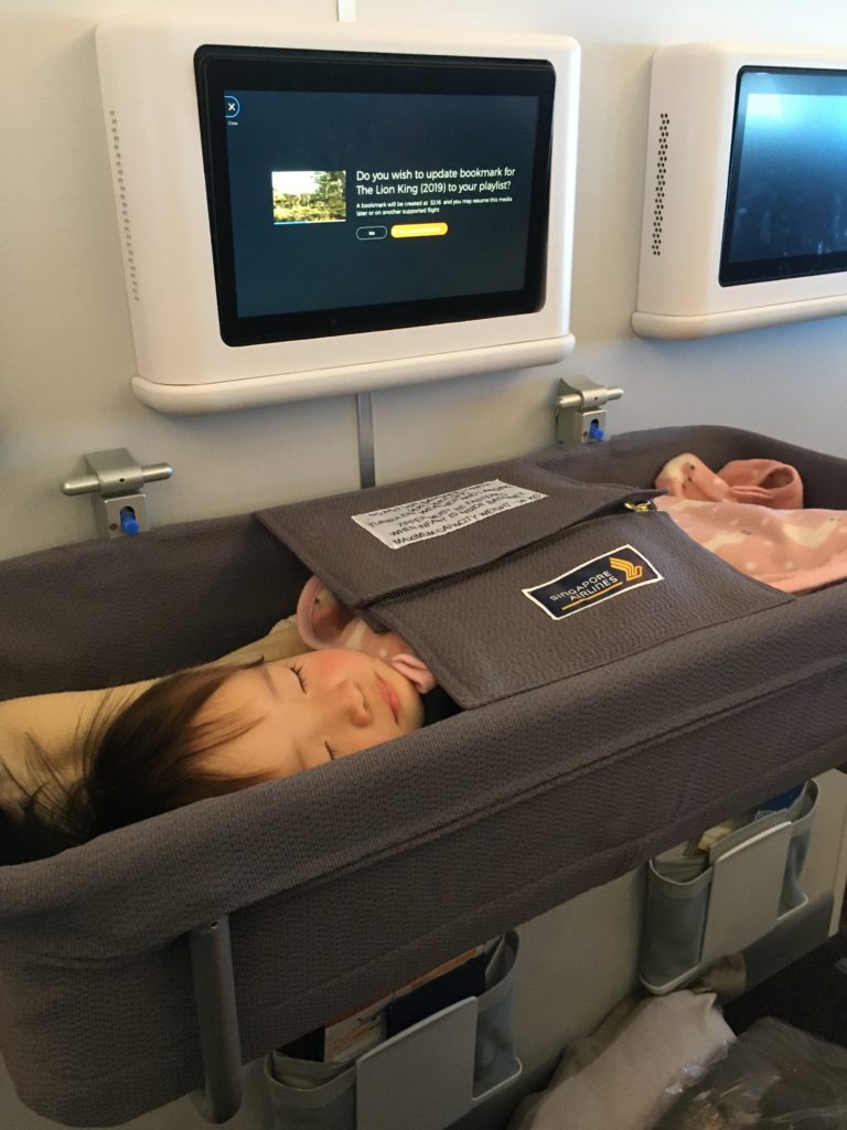 子連れ飛行機〜バシネット席〜みゆきの育児日記