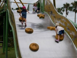 ADHD息子と仲間たち、「ゲームお泊まり会」でバカ騒ぎ！でも、両親大歓迎の理由とは？ LITALICO発達ナビ