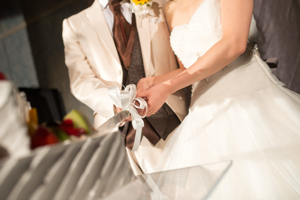 新郎もこだわってかっこよく！「お色直しタキシード」のトレンド紹介