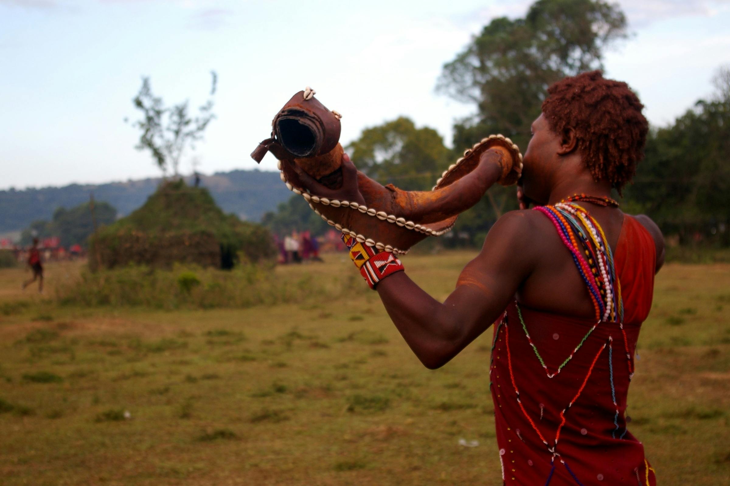 タンザニア、アフリカの彼女の Boma の村で伝統的な普段着でマサイ族の女性。の写真素材・画像素材 Image 43486493