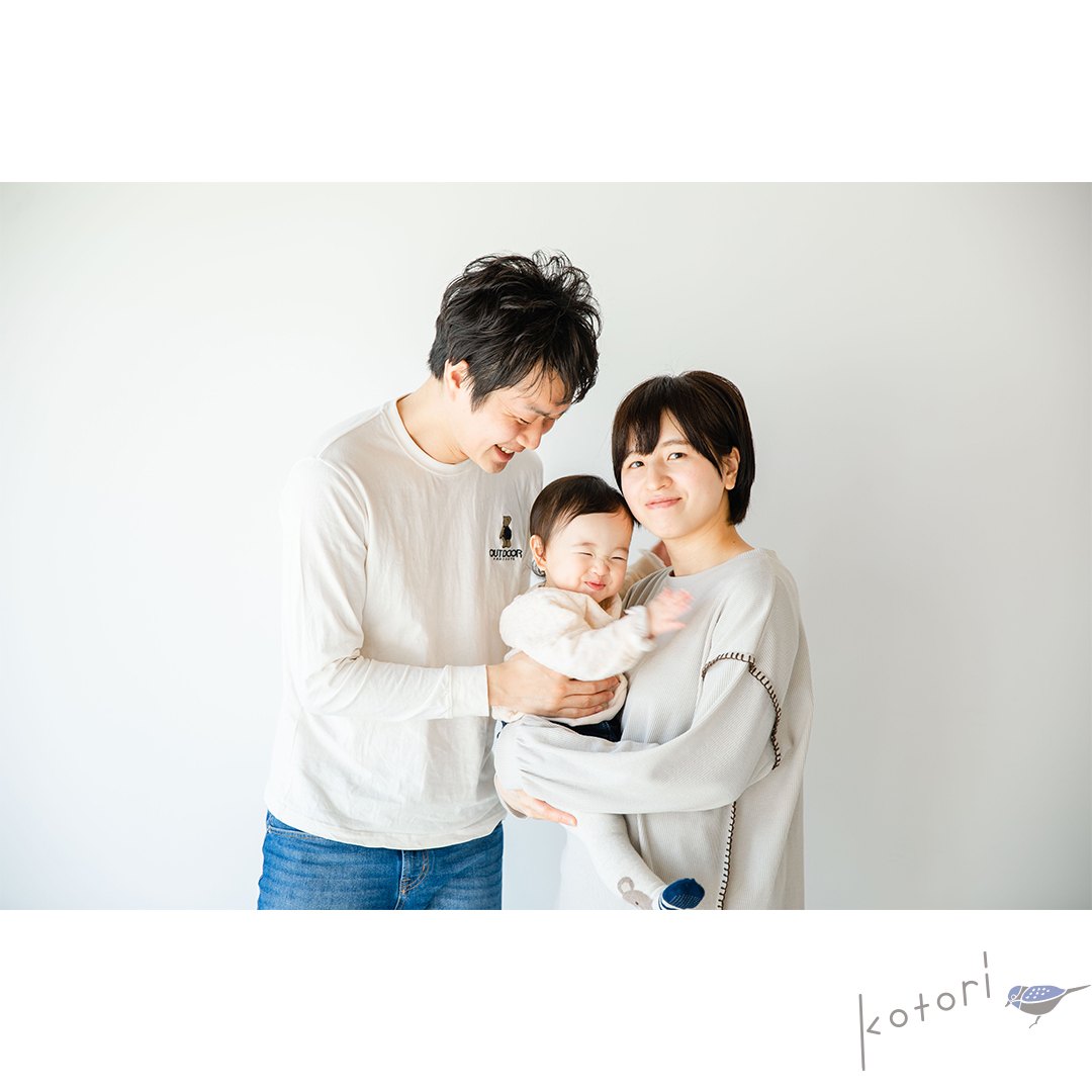 お誕生日・家族写真の出張撮影@1歳のお誕生日記念 ご自宅と公園での家族写真フォトレポート - 家族の記念日出張撮影・出張カメラマンのLIFESNAP七五三・お宮参り・家族写真