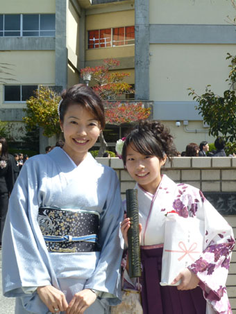 若岡和奏 - 珍しくプライベート投稿を。 長男の中学卒業式、この状況ですので縮小しての式典でした。 無事に卒業式を迎えられたことは親としては感謝しかございません。ホッと一安心です。 ・ 着物は、母親コーディネート。 シンプルに だけど帯揚げ帯締めに