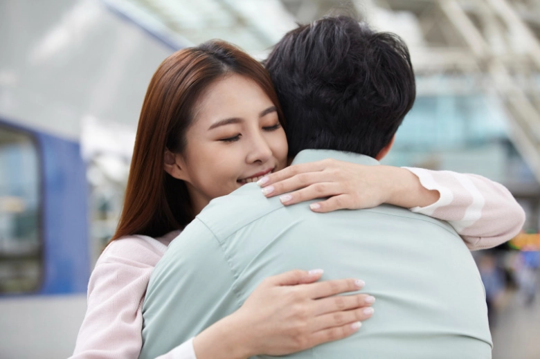 友達を気持ちよくハグする方法イラスト素材透過、PNGフリー画像ダウンロード - Pngtree