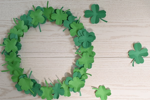 幼稚園・保育園 ６月クローバーのリース製作