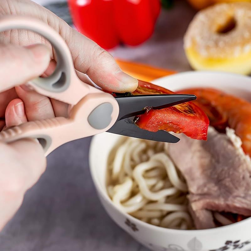 Amazon.co.jp: 韻yin 食事用はさみ 子供 キッチンバサミ 調理ハサミ ベビー 介護 携帯 セラミック 離乳食 foodscissors kids うどん はさみ フードカッター 切れ味良い 抗菌 錆びない 安全キャップと携帯ケース付き 持ち運び便利 blue:ホーム＆キッチン