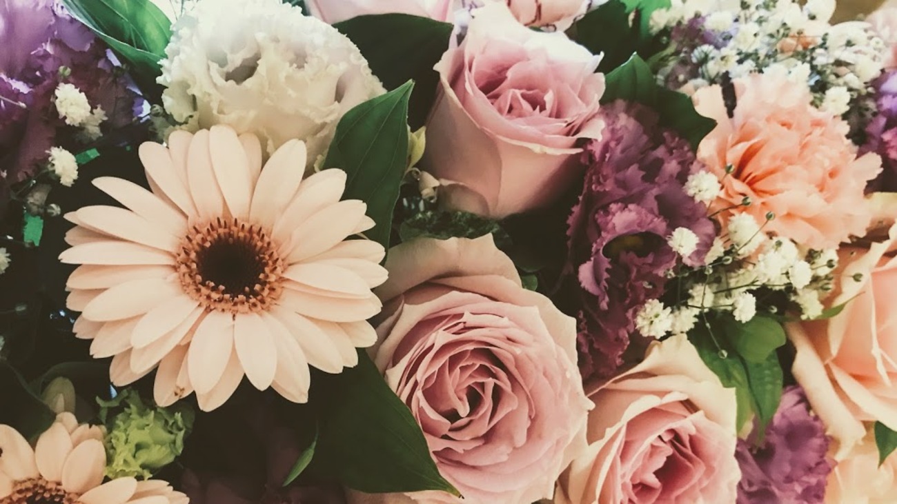 結婚式の『装花』の相場と、装花なしでもOK！節約アイディア花嫁ノート