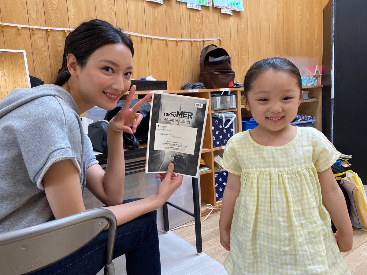 菜々緒子供と触れ合うTikTok