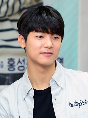 MONSTA X ミニョク、さすが「次世代MCアイドル」！ その存在感に大注目！場を盛り上げるだけでなく、それぞれの魅力まで引き出すMC力がすごすぎる - KPOP monster