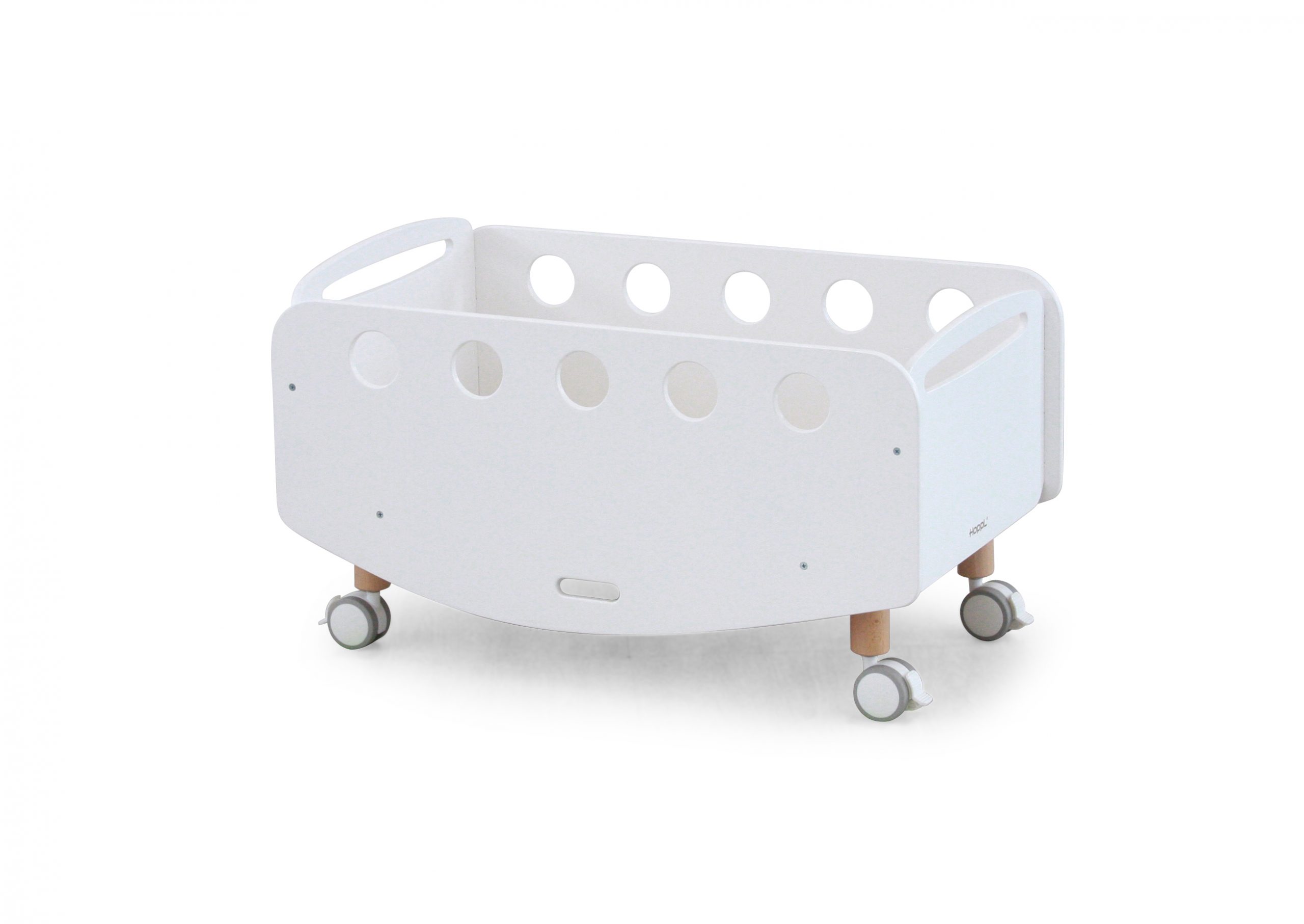 ベビーベッドは必要？ 不要？ 簡易ベッド・クーファンなどの代用アイデアとお得な利用方法 - AQレントマガジン