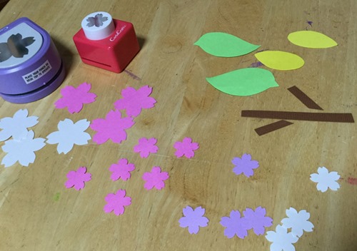 保育園のパンジーと卒園式の製作カード