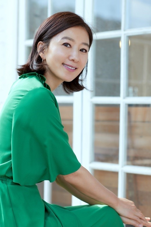 映画「満ち足りた家族」キム・ヒエ“現在進行形で活動している女優として記憶されたい” - Kstyle