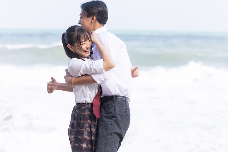 今日好き」黒江心温＆久保田燦、身長“約30cm差”カップルのハグが悶絶級＜TGC teen ICHINOSEKI 2023＞ - モデルプレス