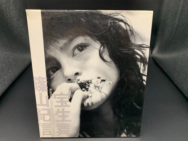 宝生舞とゆー女優様が 1993年-2010年まで活動していたのは 薄々わかってはいて 篠山紀信の撮った宝生舞のシャシンが カッチョエエのもなんとなく知らされてはいた それがどーゆー現象なんかはわからなかったので モヤモヤする そんな宝生舞宝生舞