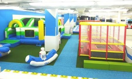 雨の日おすすめのお出かけスポット！トンデミ横須賀を家族で楽しむ方法。〜室内テーマパークでたのしいをとびこえろ！〜 - クロシロくんの子育て日記