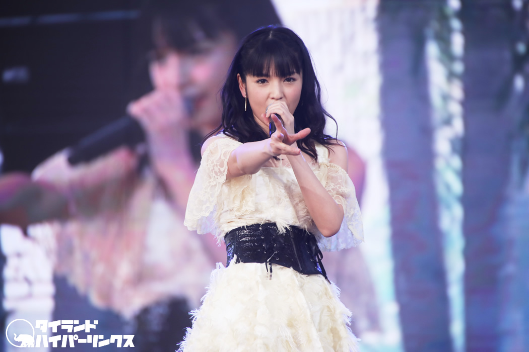 道重さゆみ、約4年ぶりの写真集 ファン「幸せすぎる」「ビックリした」: J-CAST ニュース