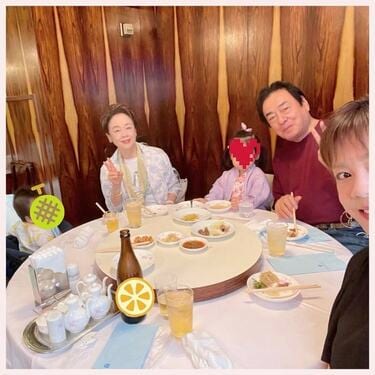 高橋真麻、夫が不在で父・高橋英樹ら両親と外食「自腹では絶対食べられないフカヒレラーメン」エンタメ総合ABEMA TIMESアベマタイムズ