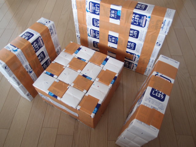 牛乳パックでアンパンマンソファー』