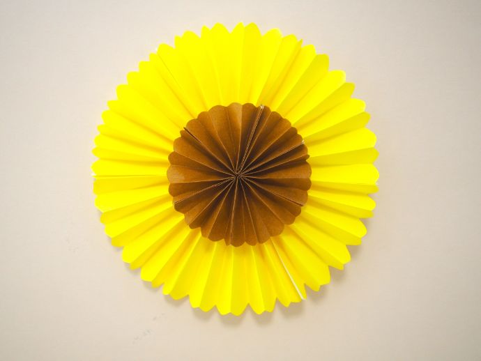 手作りスタンプのひまわり畑 製作壁面 保育士・幼稚園教諭のための情報メディア ほいくis ほいくいず