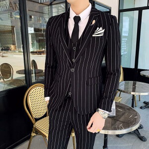 卒園式の式次第です✨ 色が分かりづらいのですが 土台・黄緑、クリーム色、ピンクの和紙、さくら色 を使いました！水引・セリアで購入、緑、赤、金を単色でかいました。Yちゃん Yちゃん先生 保育士 幼稚園教諭 保育教諭 保育教諭のたまご 幼稚園の先生 保育園