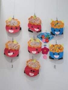 0歳児 2月節分を楽しむ壁面・製作アイディア5選保育士を応援する情報サイト 保育と暮らしをすこやかに ほいくらし