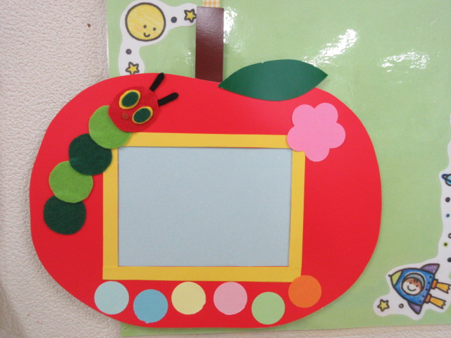 紙粘土のフォトフレーム 手作りプレゼント製作 保育士・幼稚園教諭のための情報メディア ほいくis ほいくいず