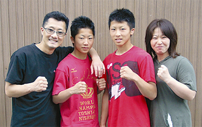 画像の女性は井上尚弥の嫁ですか? WBSSバンタム級準決勝 ご存じでしたら、- Yahoo!知恵袋