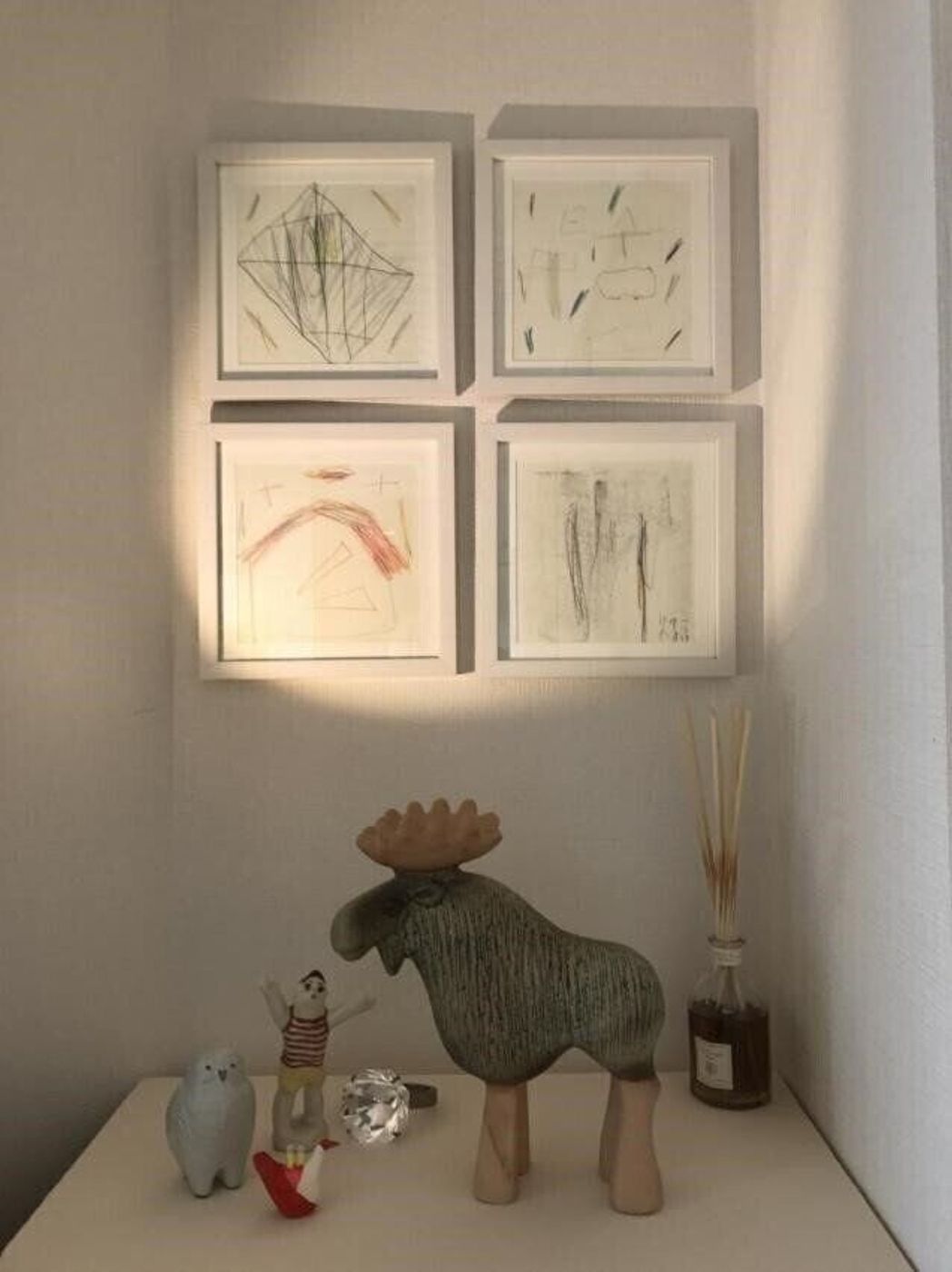 子どもの絵を飾る