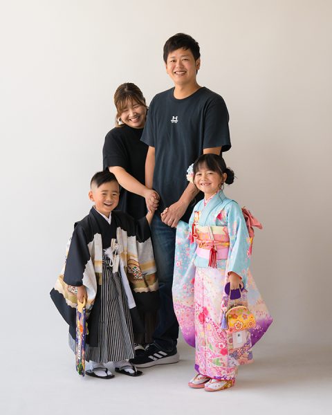 七五三 家族写真の自由なカジュアルコーデ！「自分たちらしさを残そう」 - 七五三,成人式,フォトウエディングの撮影なら阿部写真舘 茨城プレイアトレ土浦店へお任せ