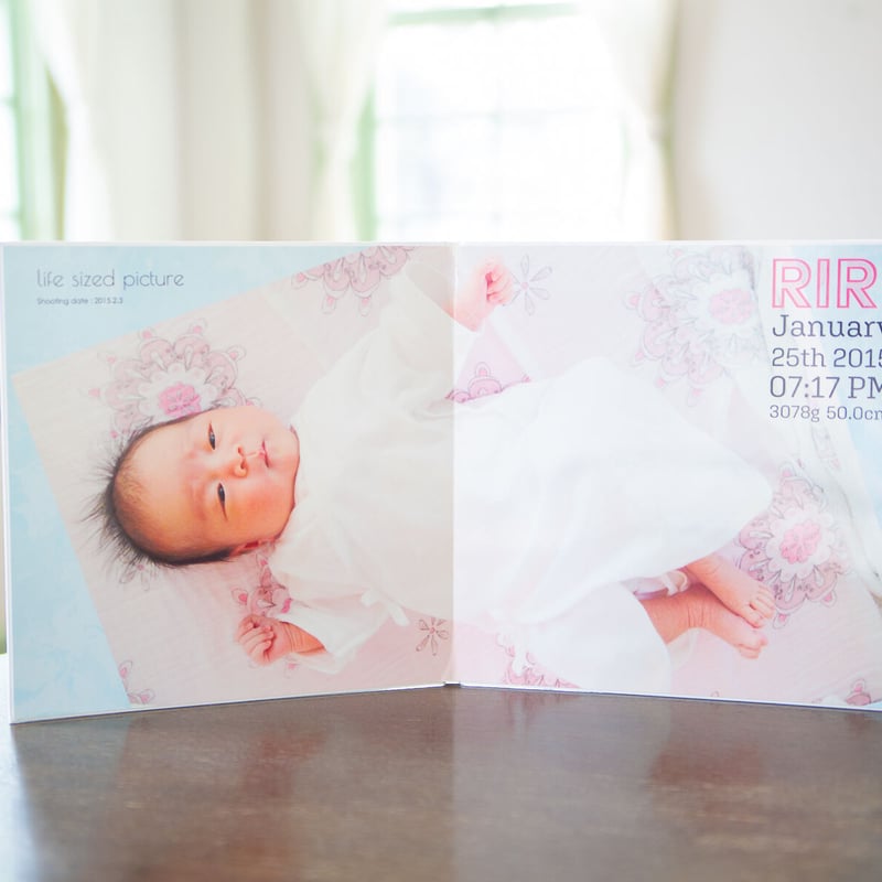 楽天市場 フォトフレーム にもなる フォトアルバム 赤ちゃんの出生記録を表紙に綴れる FairyGift 出産祝い 男の子 女の子 名入れ 名前入りメッセージ 出産内祝い おしゃれ 友達 人気 プレゼント 友人 可愛い 人気 100日祝い ハーフバースデー 1歳 : お祝いギフトの寿限無