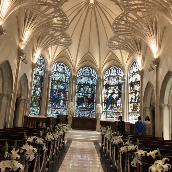 ため息が出るほど美しいステンドグラスを持つ 関西の３つの教会- DRESSY 公式 ウェディングドレス・ファッション・エンタメニュース