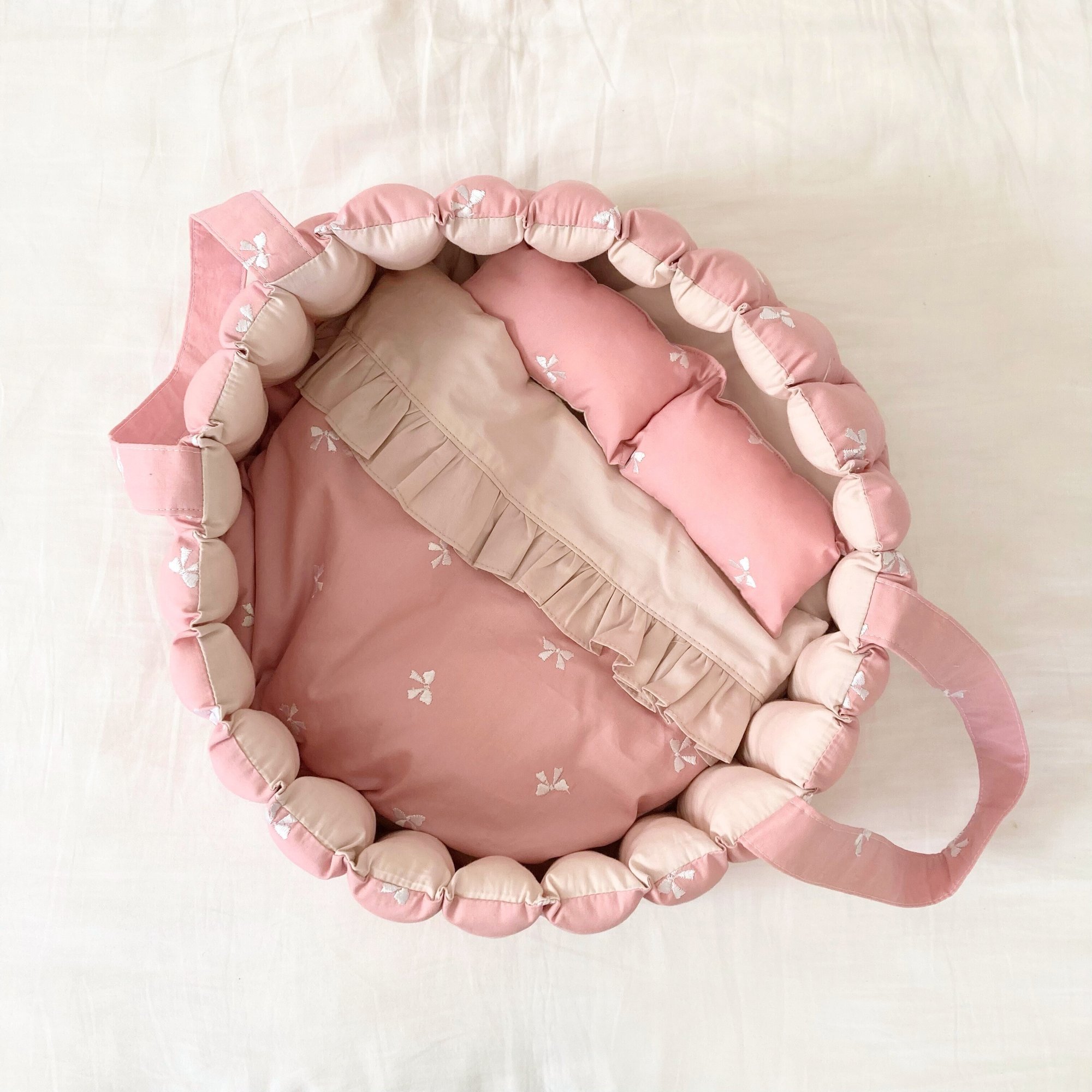 再販421＊型紙印刷販売＊綿入りふわふわドールクーファン Sサイズ：26㎝お人形さん1体サイズ- NAHOPPE'S GALLERYminne byGMOペパボ 国内最大級のハンドメイド・手作り通販サイト