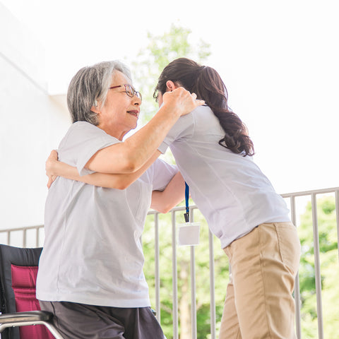 肩ズン！肩に頭を乗せる男性心理5選！肩ズンされた方の気持ちは？Anny アニー