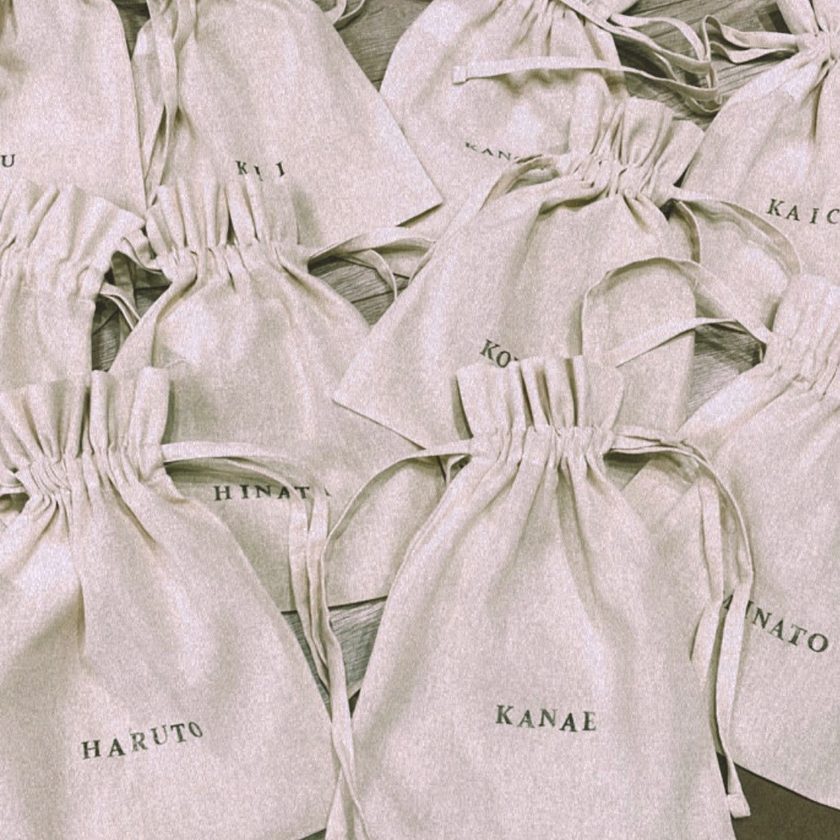 お子様用 席札 1枚〜購入◎ 結婚式 ペーパーアイテム 子ども 子供 名札 席次表・席札・メニュー表 moment 通販17792793Creema クリーマ