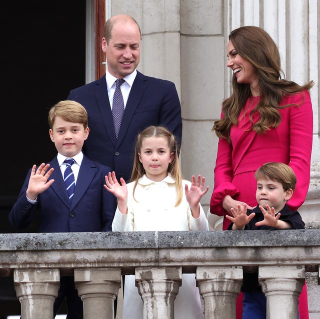 エリザベス・ホームズは、刑務所からのPEOPLEとの最初のインタビューで語り、彼女の経験を「地獄と拷問」と呼び、2人の幼い子供たちと離れ離れになる苦しみを表現した。彼女はテラノスの崩壊で無実を維持し、彼女は物事を違ったやり方をしていただろうと認識しつつ、最終