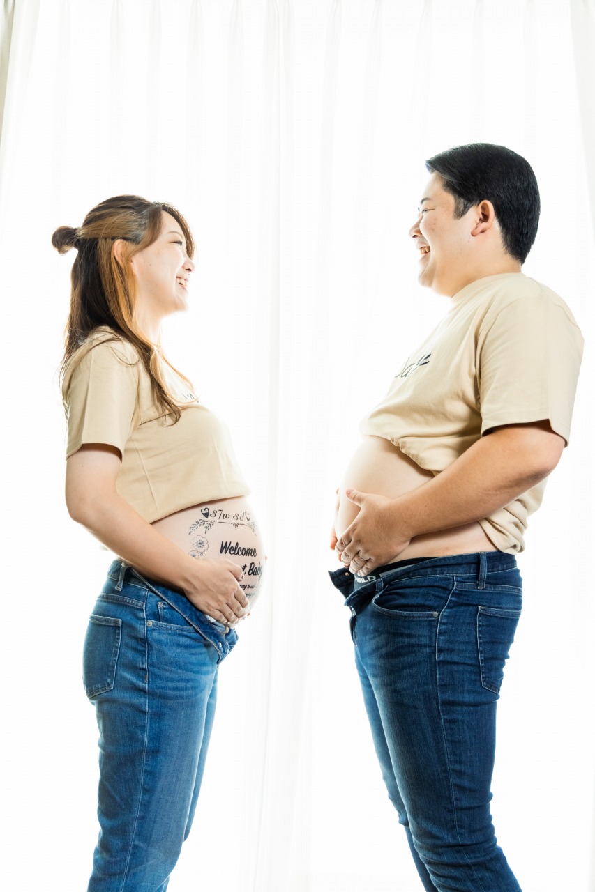 夫婦で素敵なマタニティフォトを残そう！旦那さんの衣装や注意点を紹介おすすめの写真スタジオが見つかる写真館アワード