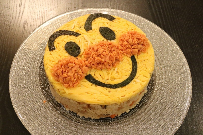 k.welove39さんの素敵な投稿をご紹介いたします🥰 2y1mひな祭りごはん ✿アンパンマン&メロンパンナちゃんおにぎり ✿クリームシチュー ✿大葉つくね ✿アンパンマンポテト ✿トマブロ ✿いちご ✿ひなあられ 週末の午前中パパと息子が遊びに行った