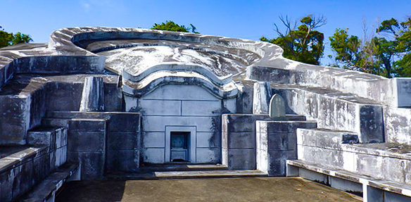 沖縄の墓の中 - セルフ塾のブログ