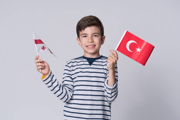 若いグルジア人の女の子が顔の前でクラリネットを持っている。写真素材2243816833Shutterstock