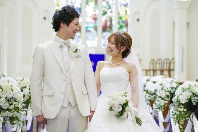 結婚式の資金はいくらかかる？平均的な費用や内訳、抑える方法を紹介セブン銀行