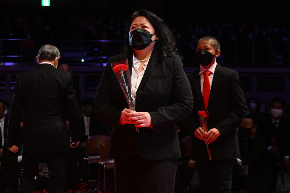 アントニオ猪木氏 自身と同じ1メートル90の墓を青森に建立 亡き妻納骨 中央には「道」の刻印 - スポニチ Sponichi Annex 芸能