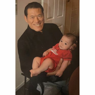 アントニオ猪木・幸せの瞬間。 子供が居る事を初めて知りました・！。 アントニオ猪木 さんと倍賞美津子さんは**1971年11月2日に結婚**しました。この結婚式は京王プラザで行われ、1300人が出席し、費用は1億円という当時の最高額でした