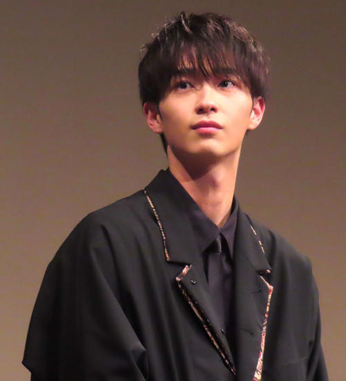 沢村一樹 「長男と立ち飲み」モデルの野村大貴との2ショットに「イケメン親子」「遺伝子つよっ」の声 - スポニチ Sponichi Annex 芸能