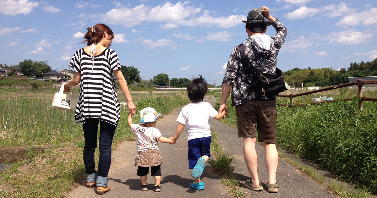 2025年最新 おしゃれな家族写真の撮り方！服装と構図を徹底解説スタジオキャラット七五三・お宮参り・成人式・マタニティフォトの写真撮影