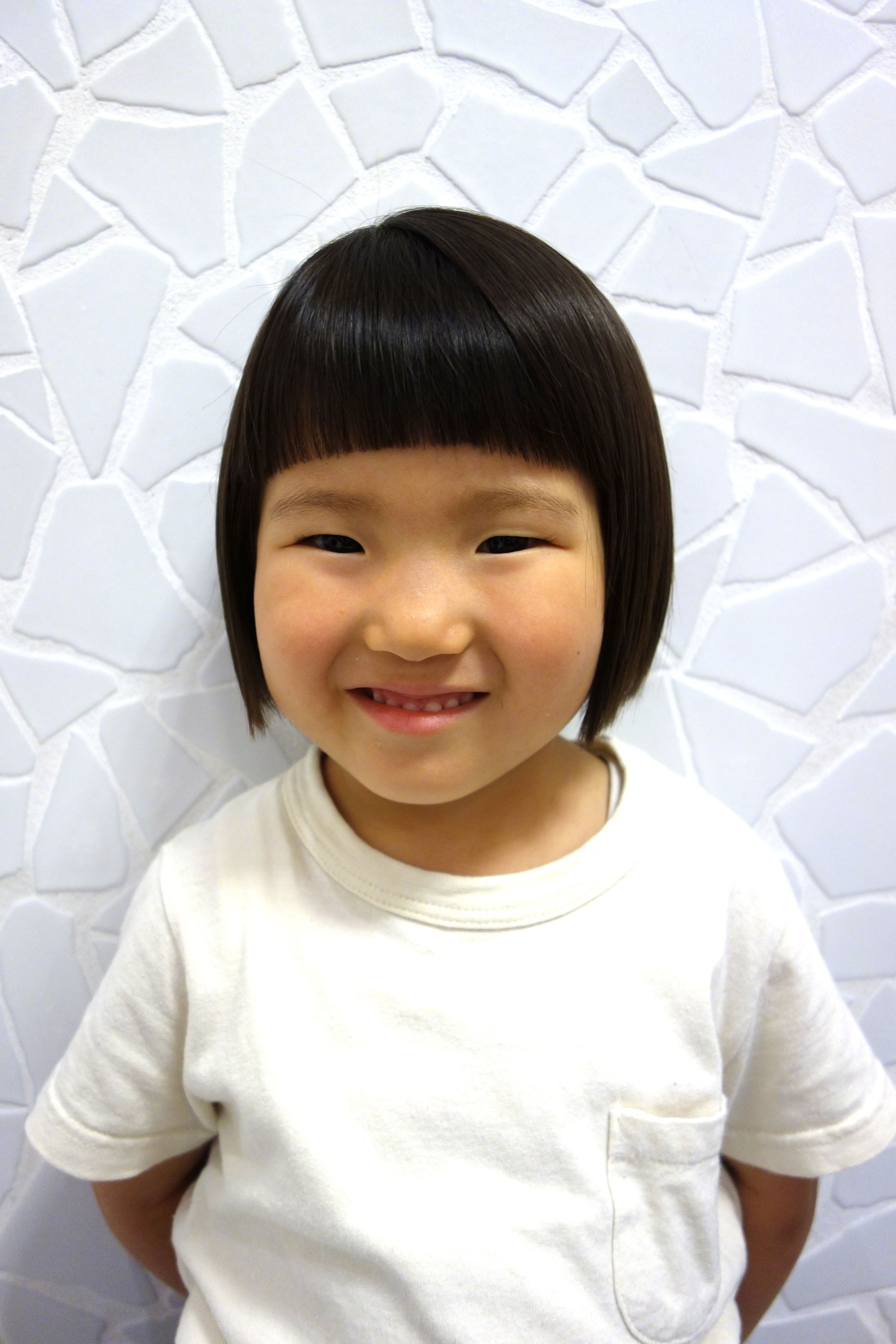 切りっぱなしボブ ぱっつん前髪 キッズカット 艶感 オン眉：L194026389ナカオコアフュール NAKAO COIFFURE のヘア スタイルホットペッパービューティ