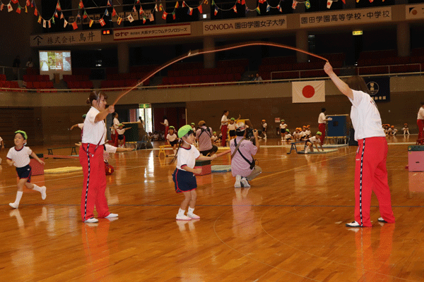 📣✨ スポーツフェスティバル予行練習！ ✨🏃‍♀️🏃‍♂️10月10日の本番に向けて、今日は全クラス揃ってスポーツフェスティバルの予行練習を行いました♪ 開会式から競技、閉会式まで一連の流れを確認しながら、先生たちも子どもたちも真剣に取り組みました💪🌿予行