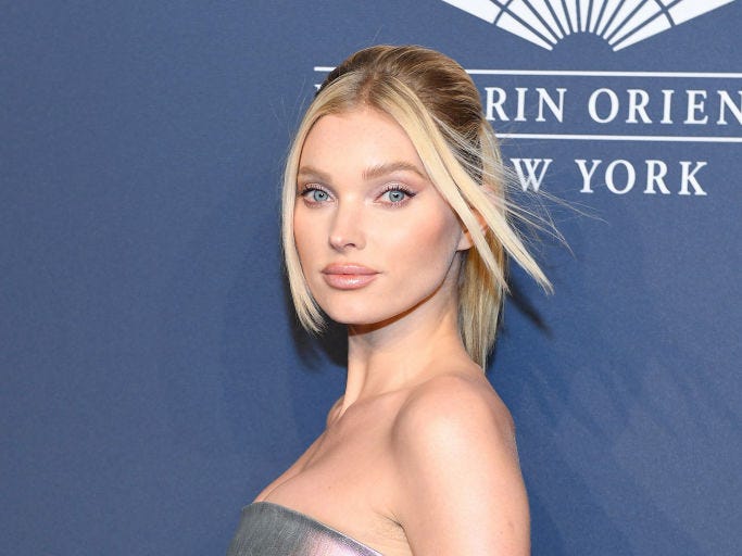 セール中 エルザ・ホスク直筆サイン2Lサイズ写真 Elsa Hosk エルザ・ホスク直筆サイン入り